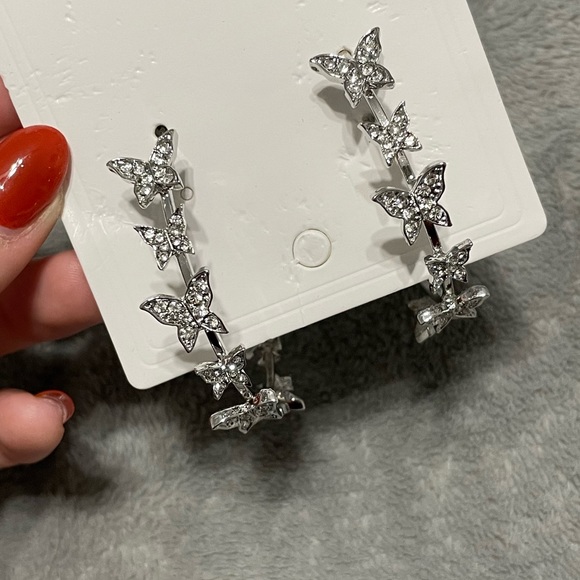 Sparkly butterfly hoop earrings - Picture 4 of 5